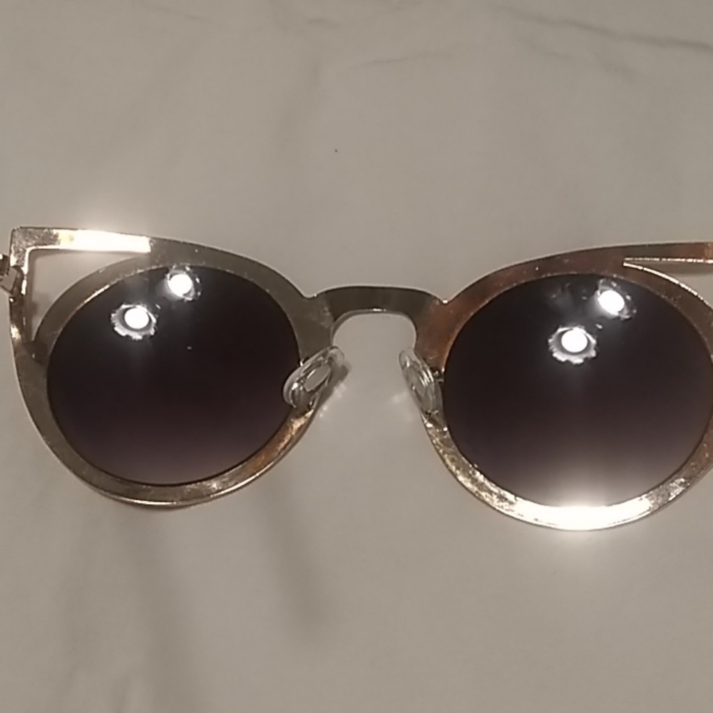 Sunglasses - Picture 4 of 8